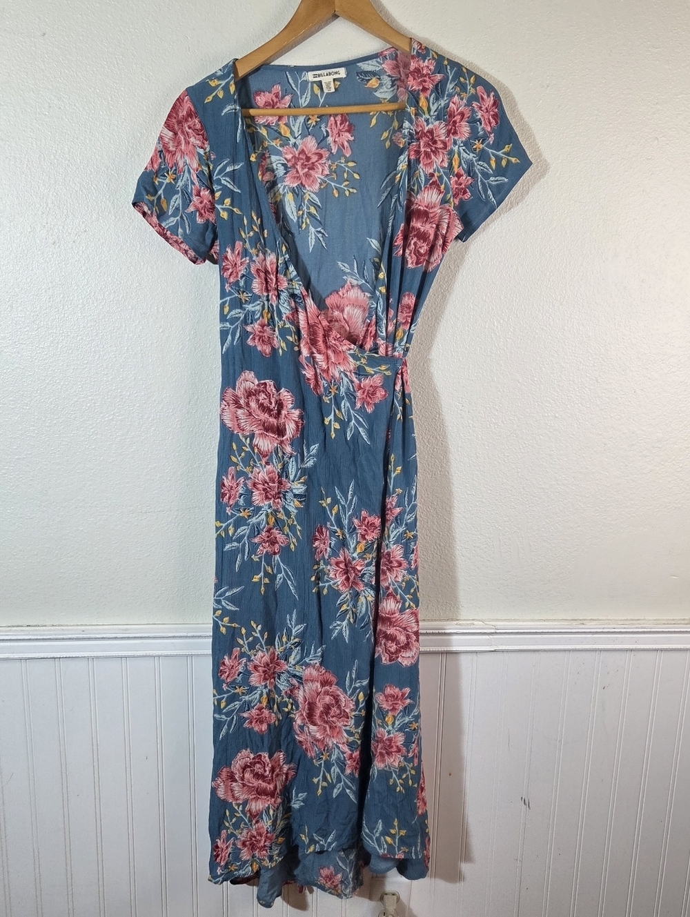 Billabong Maxi Wrap Dress Women’s Small Blue Pink Floral Boho 100% Rayon Beach